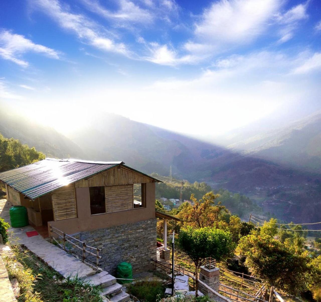 Cafe Buransh Villa Sari Dış mekan fotoğraf