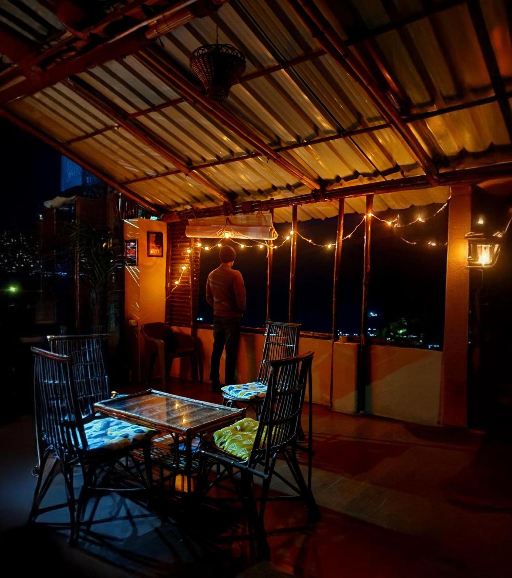 Cafe Buransh Villa Sari Dış mekan fotoğraf