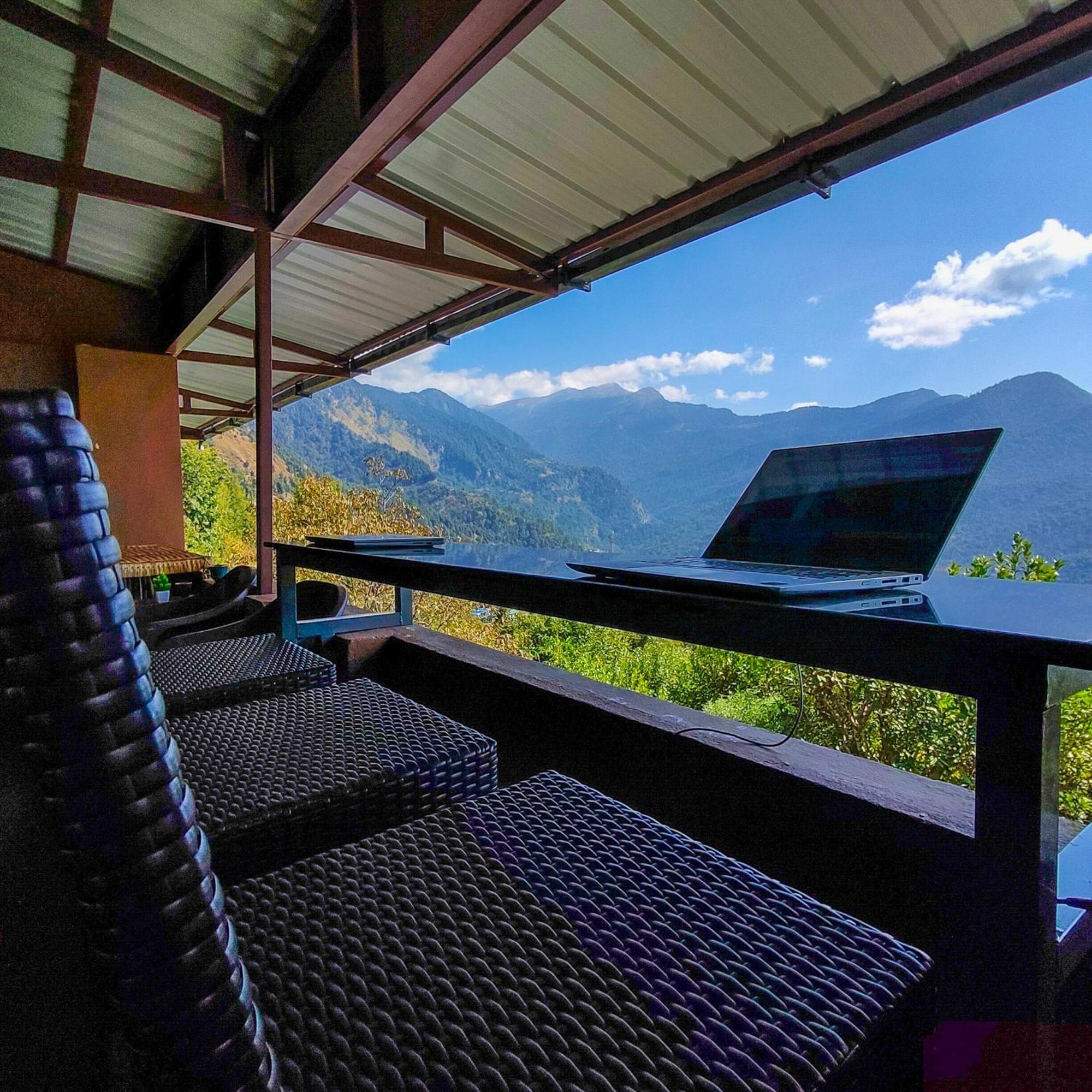 Cafe Buransh Villa Sari Dış mekan fotoğraf