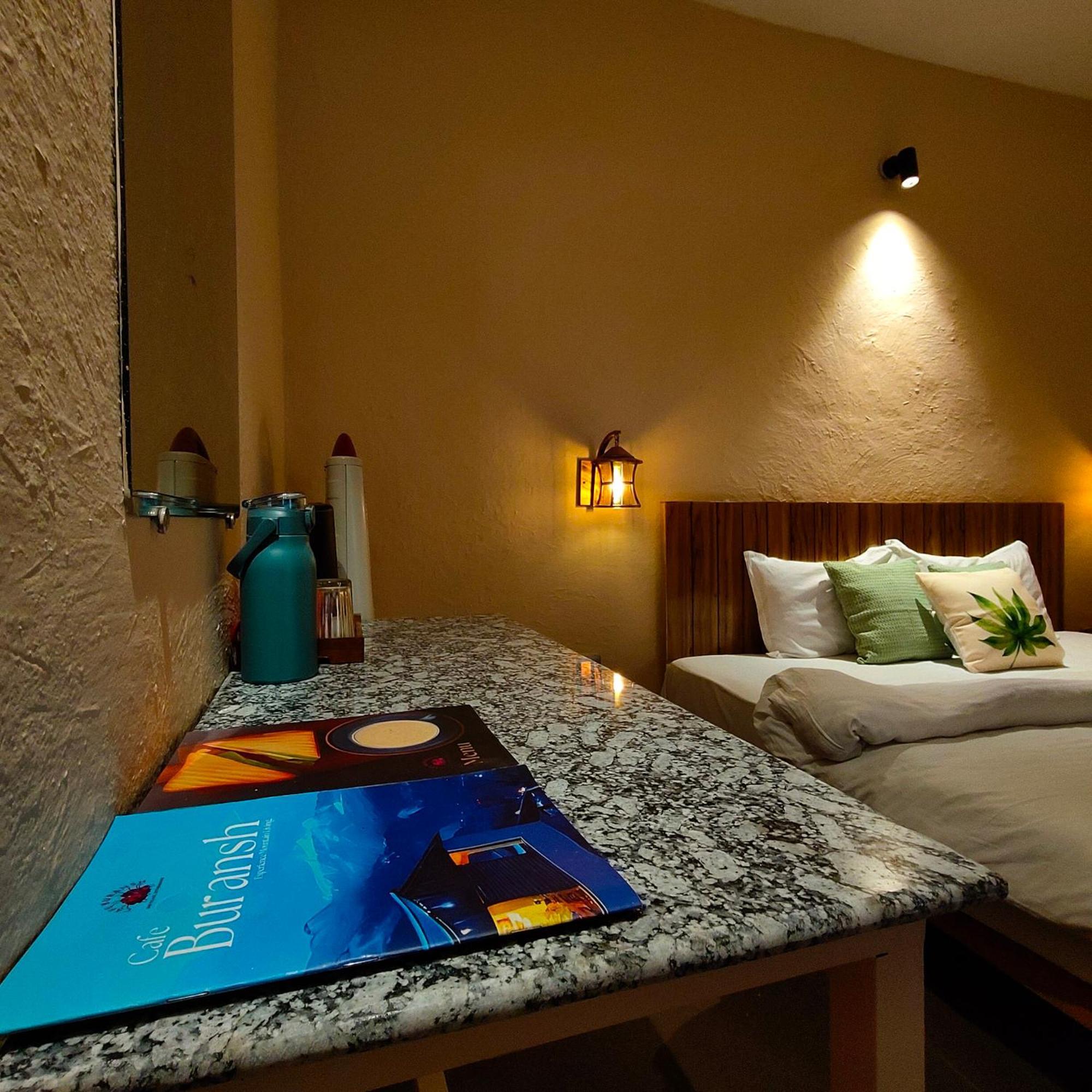 Cafe Buransh Villa Sari Dış mekan fotoğraf